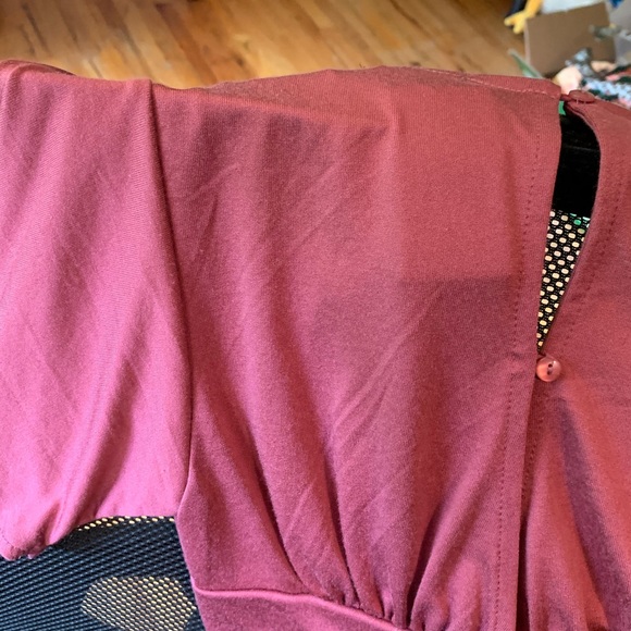 Crop wrap top with deep V - Picture 3 of 4